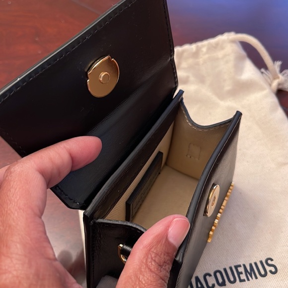 New Jacquemus black mini bag. The STRAP IS MISSING NO STRAP I carried it 1 time - Picture 4 of 6